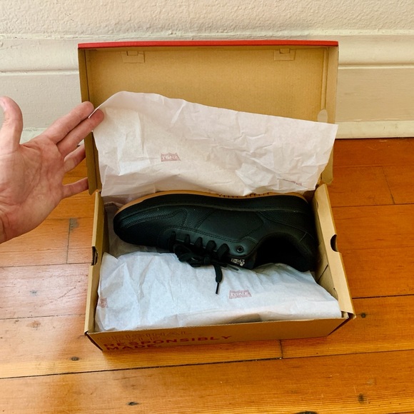 Levis Shoes - Picture 9 of 9